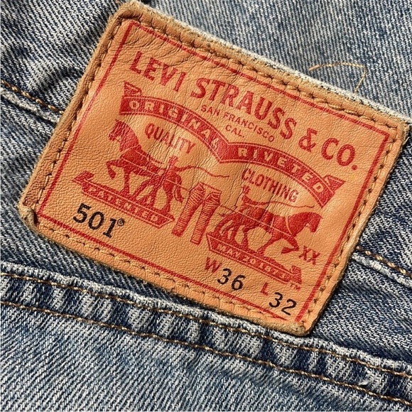 Levis denim Jeans 501 Button Fly Distressed Ripped size 36 Distressed - Picture 3 of 9